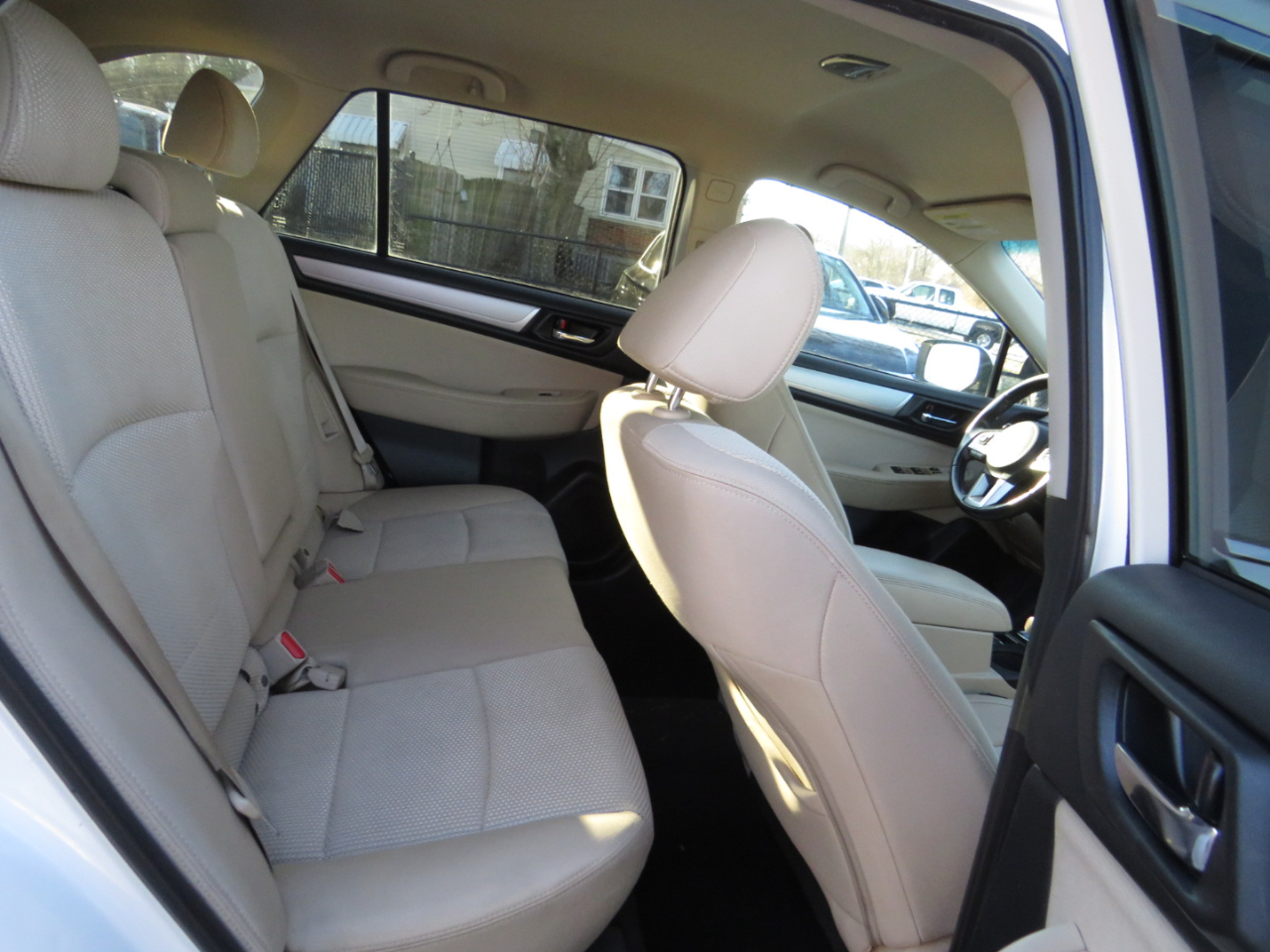 Subaru Outback 4dr Wgn 2.5i Premium PZEV 2015