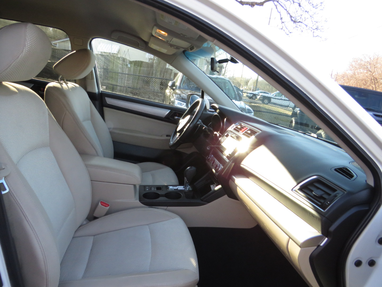 Subaru Outback 4dr Wgn 2.5i Premium PZEV 2015