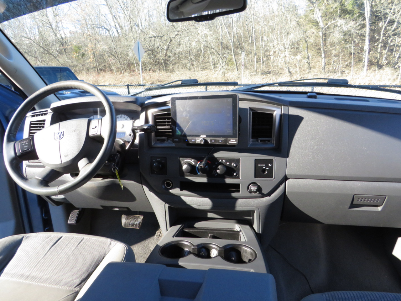 Dodge Ram 1500 2dr Reg Cab 120.5 4WD SLT 2006