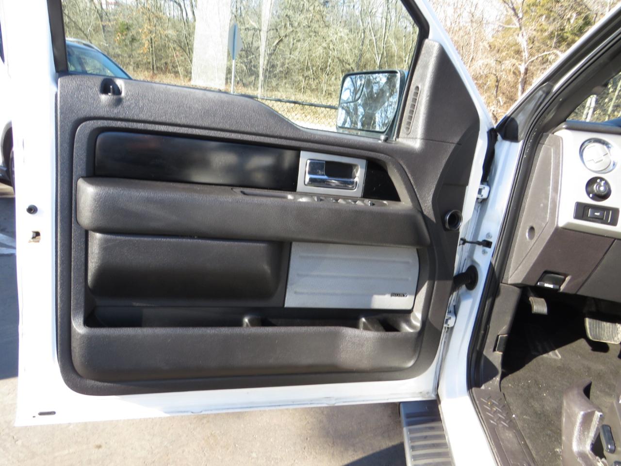 Ford F-150 4WD SuperCrew 145" Platinum 2012