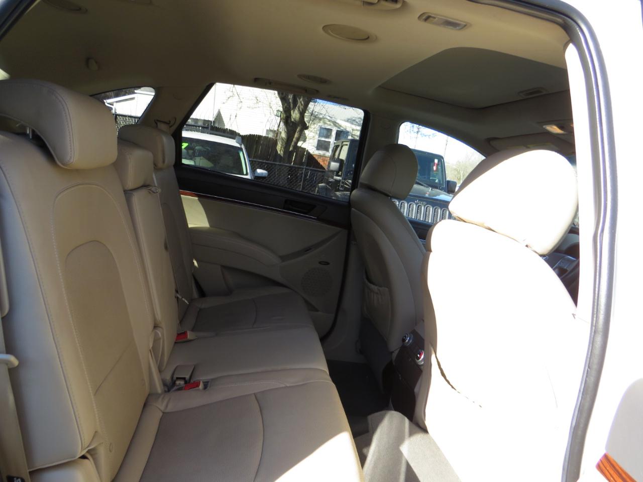 Hyundai Veracruz FWD 4dr Limited 2011