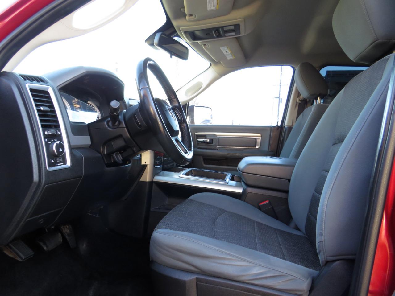 RAM 1500 4WD Crew Cab 140.5" Big Horn 2014