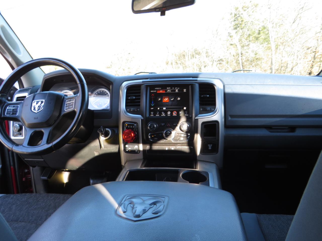 RAM 1500 4WD Crew Cab 140.5" Big Horn 2014