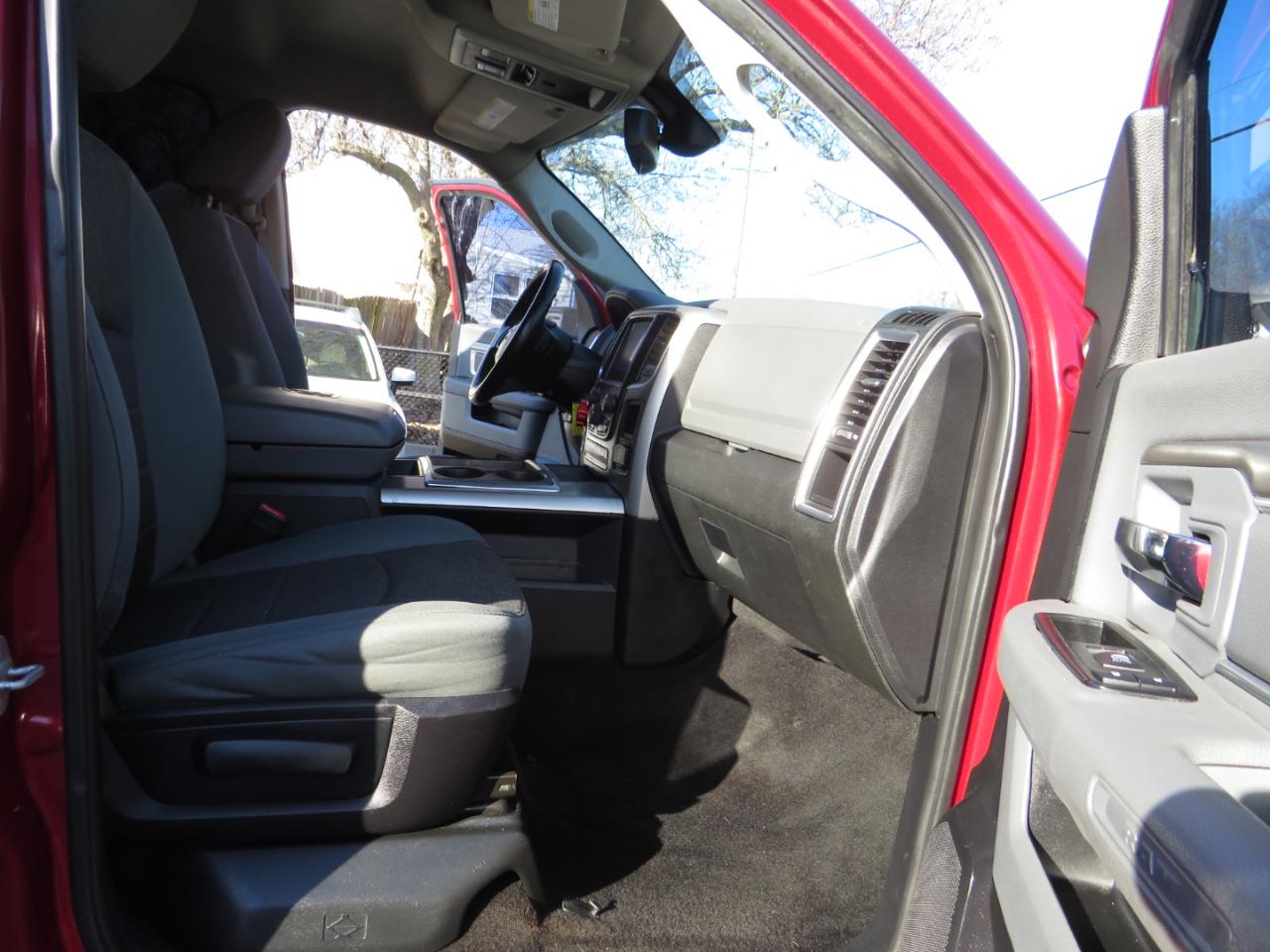 RAM 1500 4WD Crew Cab 140.5" Big Horn 2014