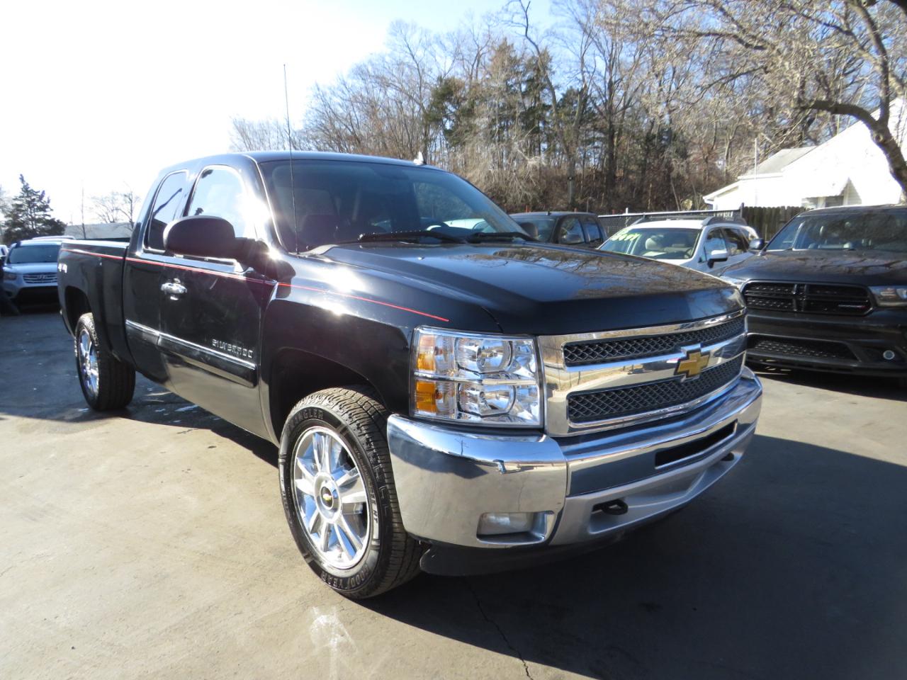 Chevrolet Silverado 1500 4WD Ext Cab 143.5" LT 2012
