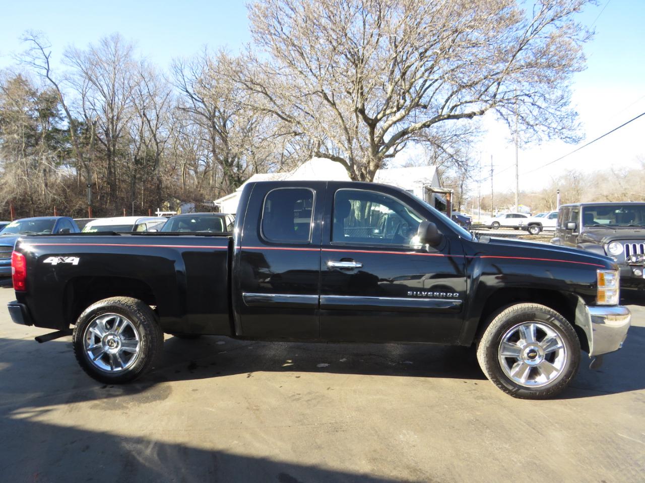 Chevrolet Silverado 1500 4WD Ext Cab 143.5" LT 2012