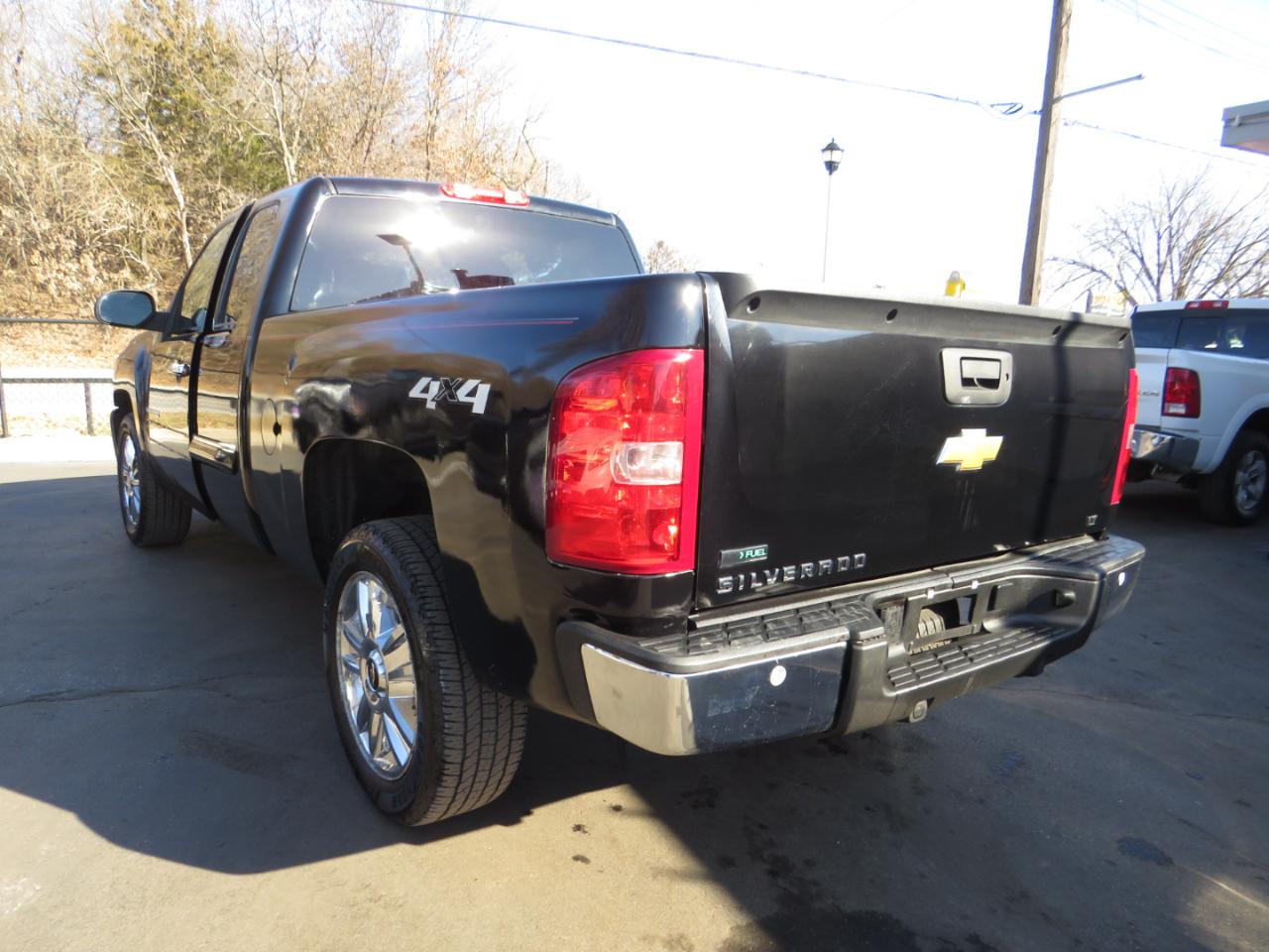 Chevrolet Silverado 1500 4WD Ext Cab 143.5" LT 2012