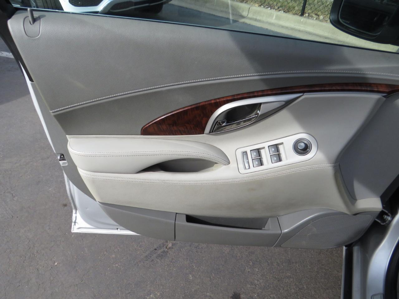 Buick LaCrosse 4dr Sdn CXL 3.0L FWD 2010