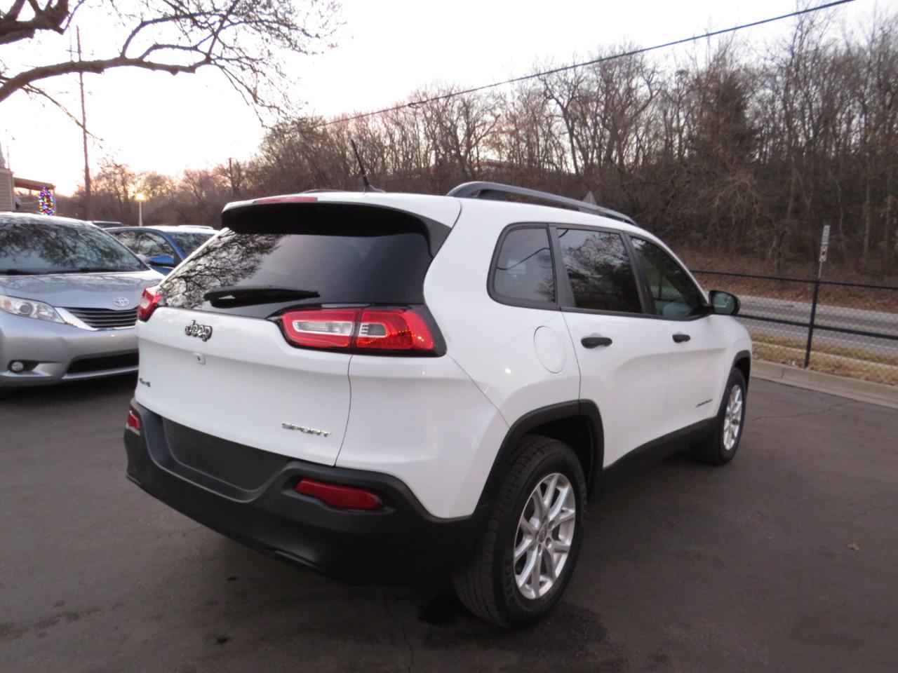 Jeep Cherokee 4WD 4dr Sport 2016