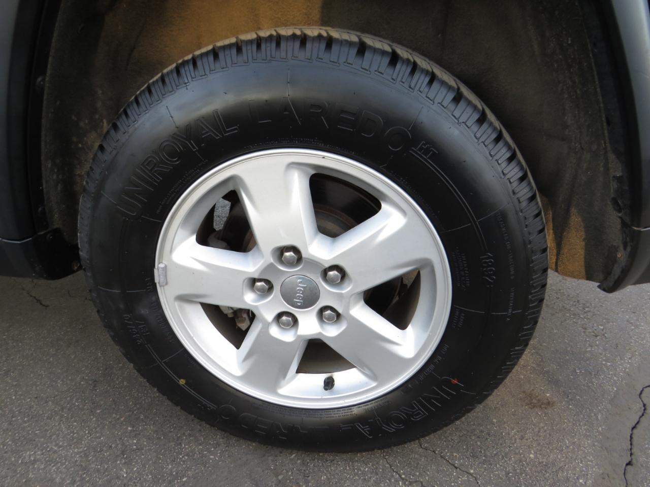 Jeep Grand Cherokee 4WD 4dr Laredo 2011