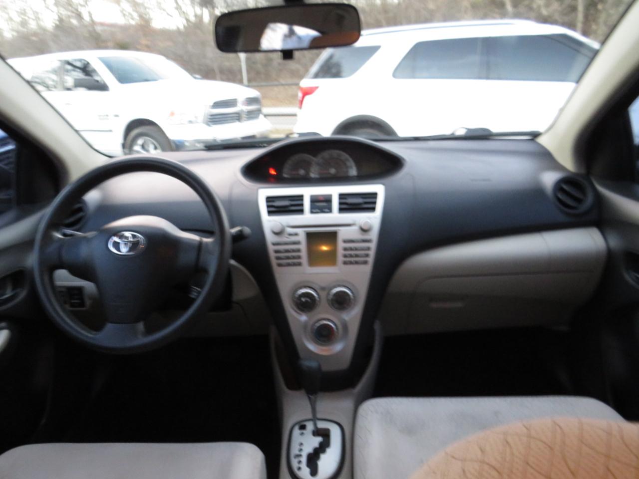 Toyota Yaris 4dr Sdn Auto Base (Natl) 2007