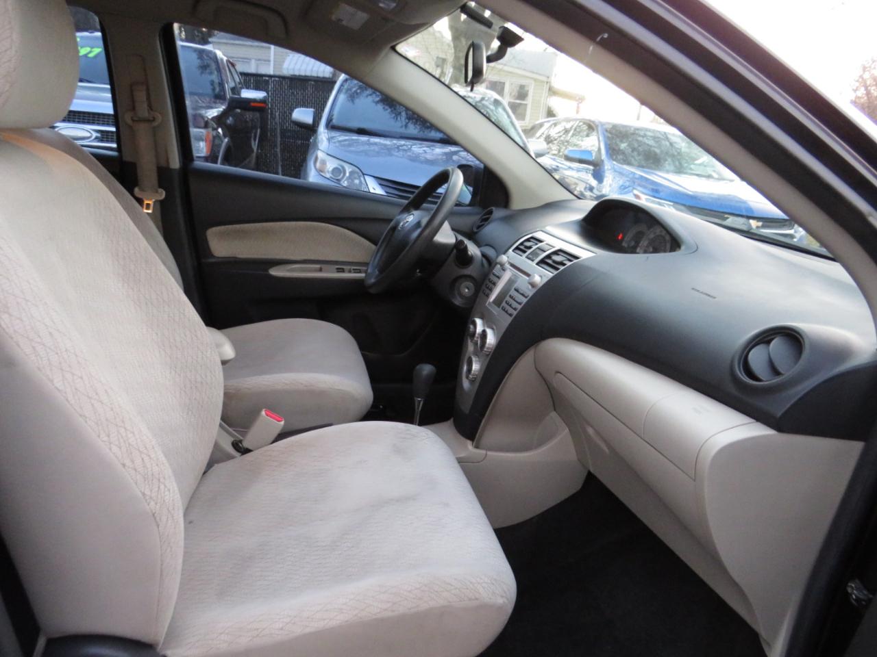 Toyota Yaris 4dr Sdn Auto Base (Natl) 2007