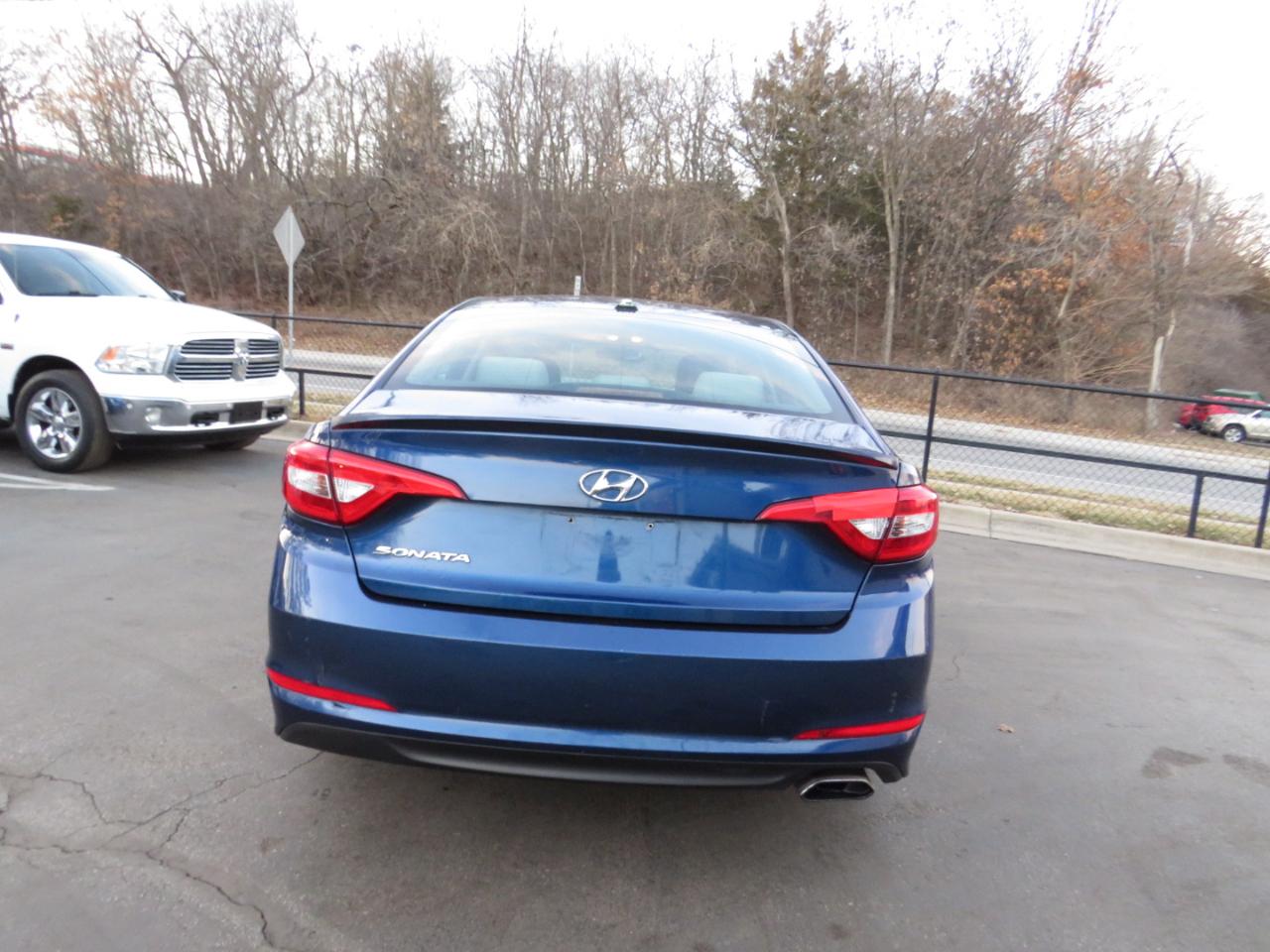 Hyundai Sonata 4dr Sdn 2.4L SE PZEV 2015