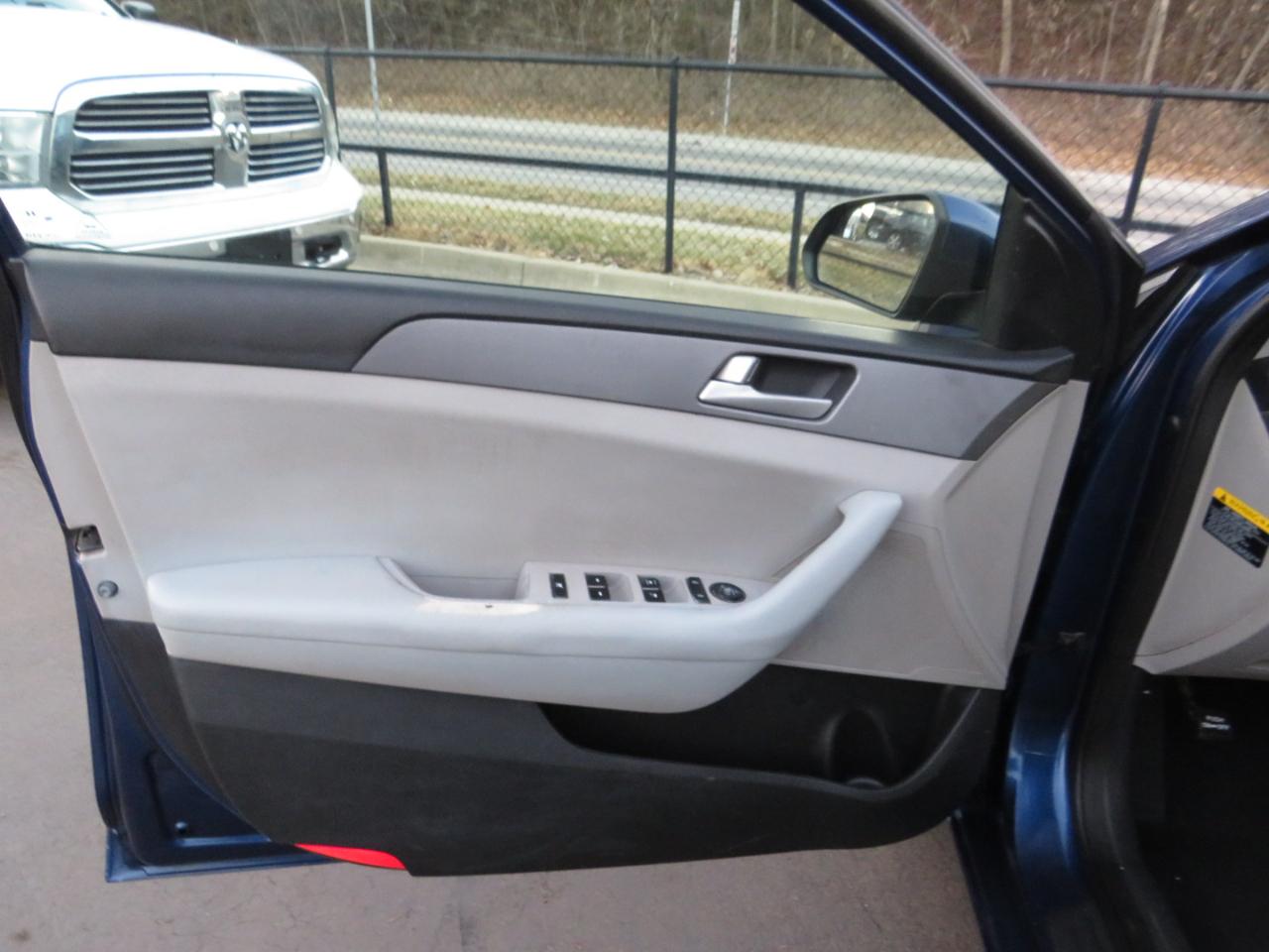 Hyundai Sonata 4dr Sdn 2.4L SE PZEV 2015