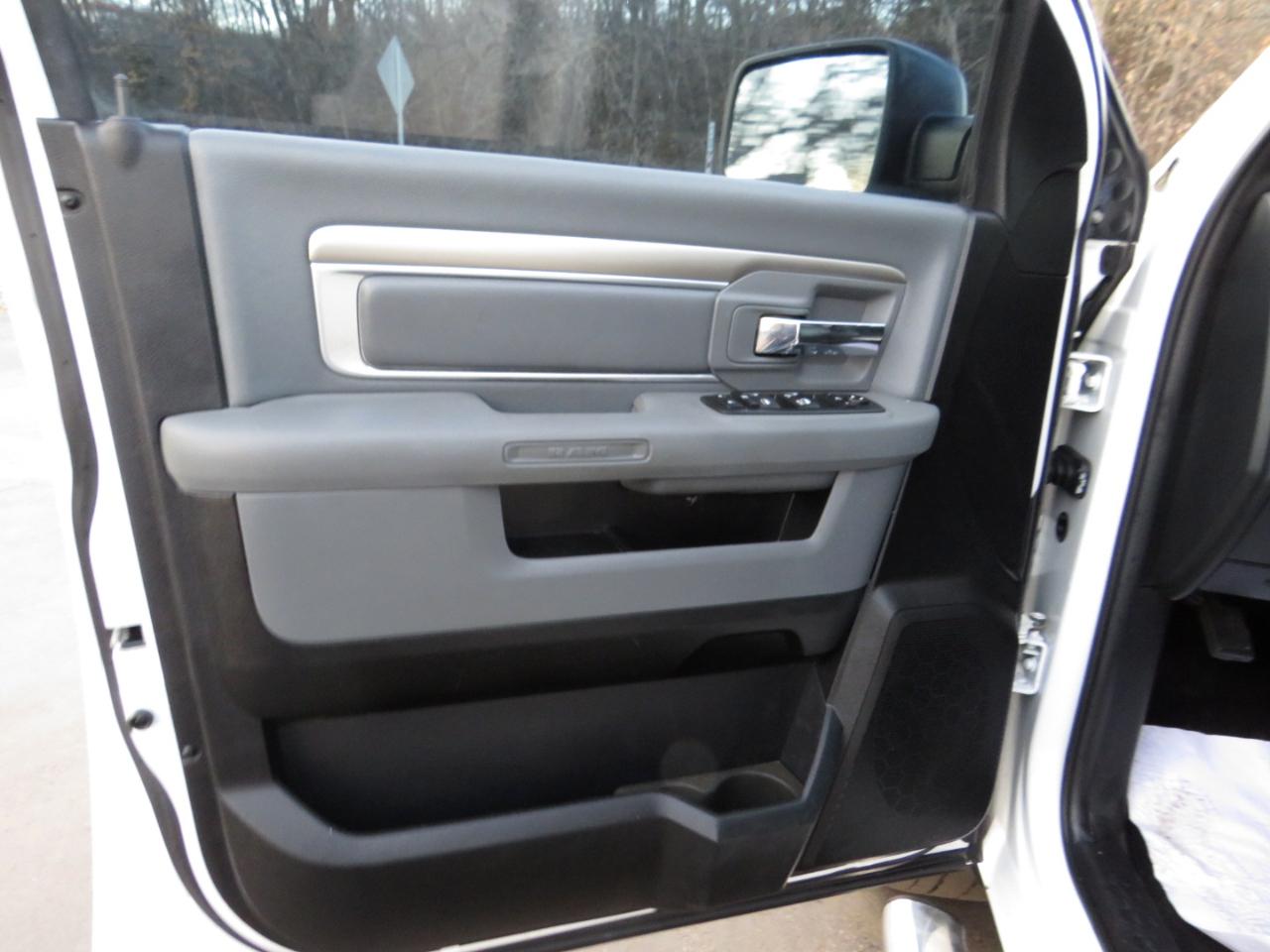 RAM 1500 4WD Crew Cab 140.5" Big Horn 2016