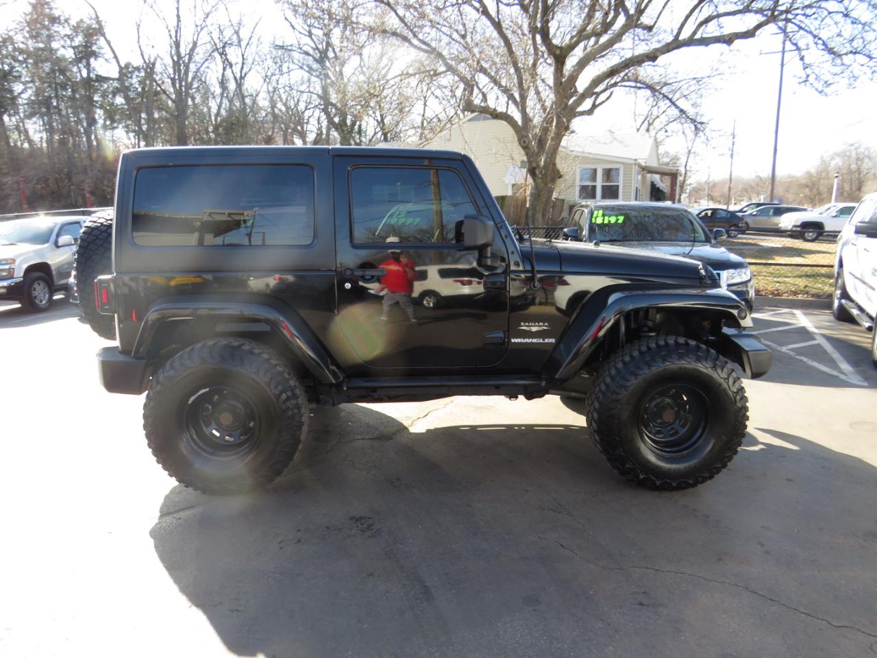 Jeep Wrangler 4WD 2dr Sahara 2012