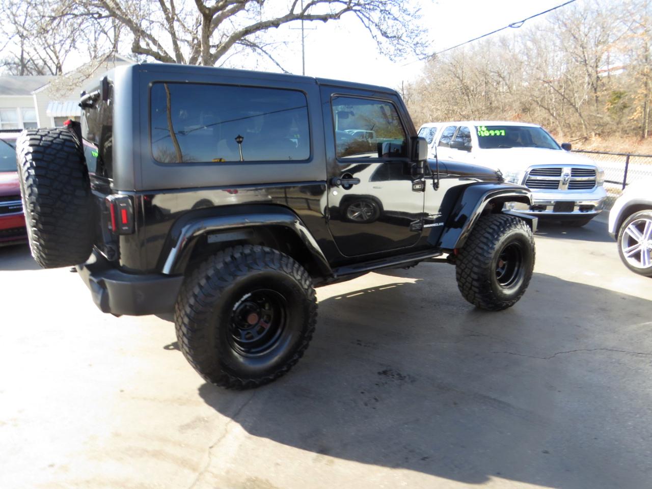 Jeep Wrangler 4WD 2dr Sahara 2012