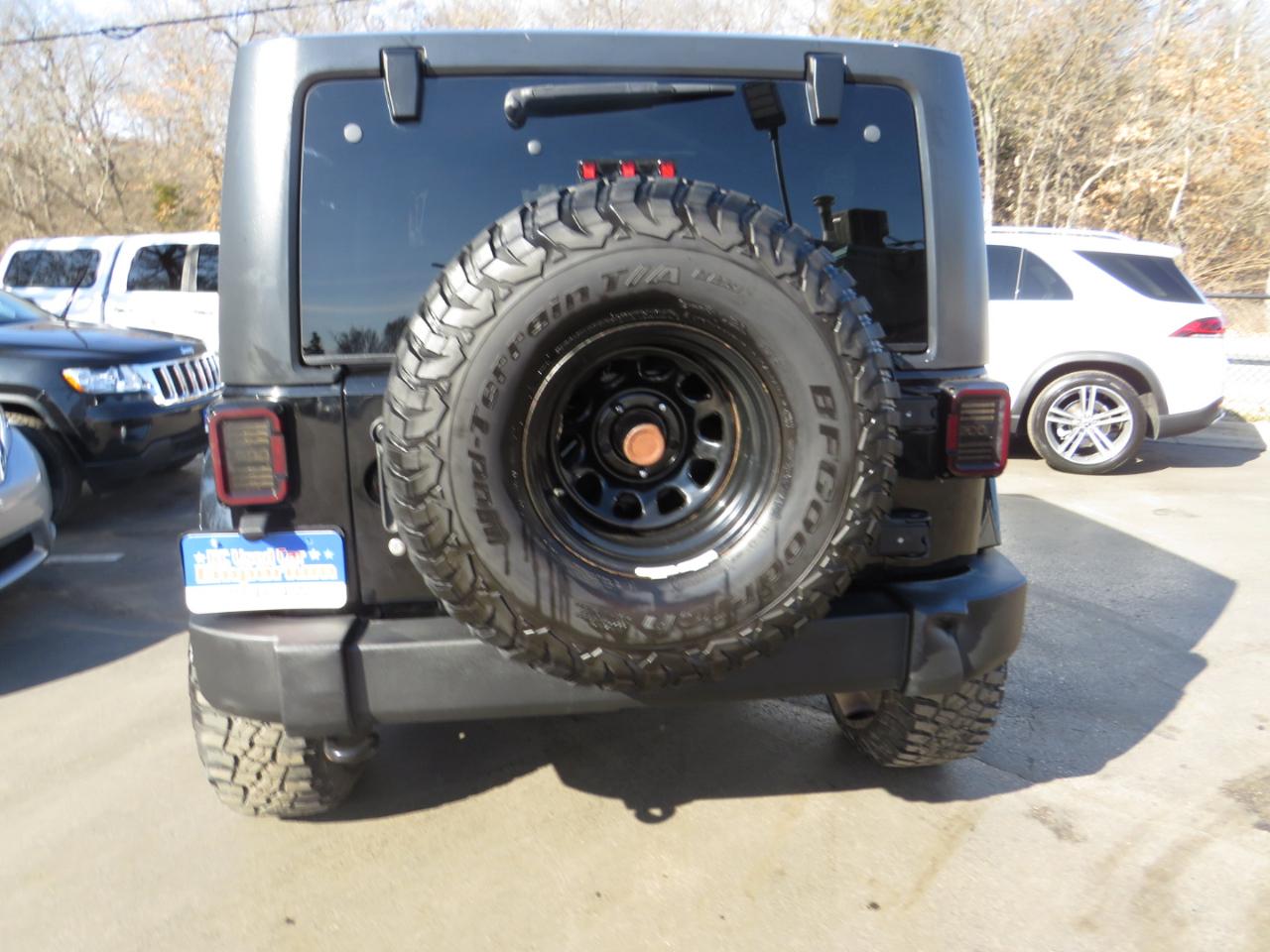 Jeep Wrangler 4WD 2dr Sahara 2012