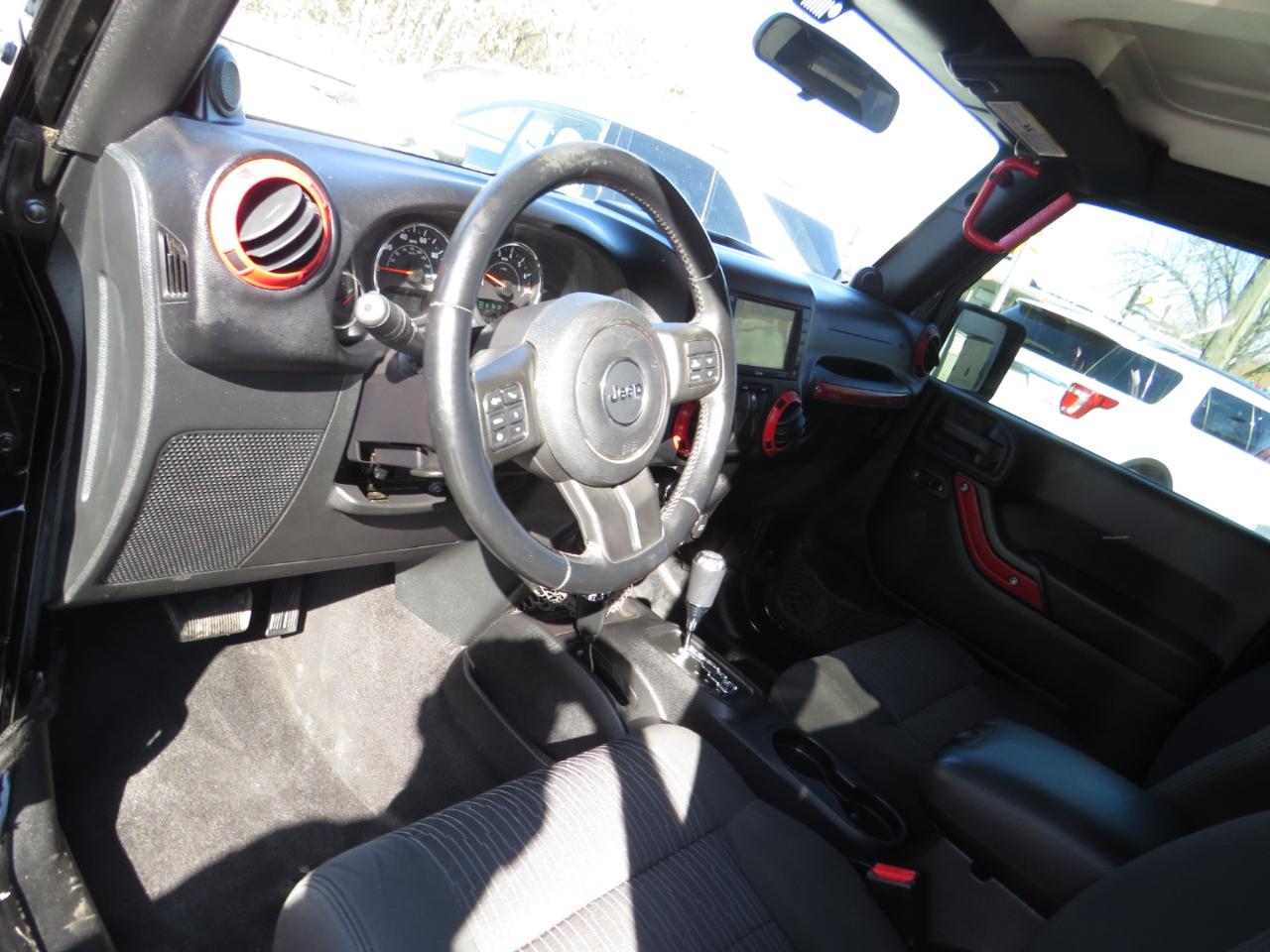 Jeep Wrangler 4WD 2dr Sahara 2012