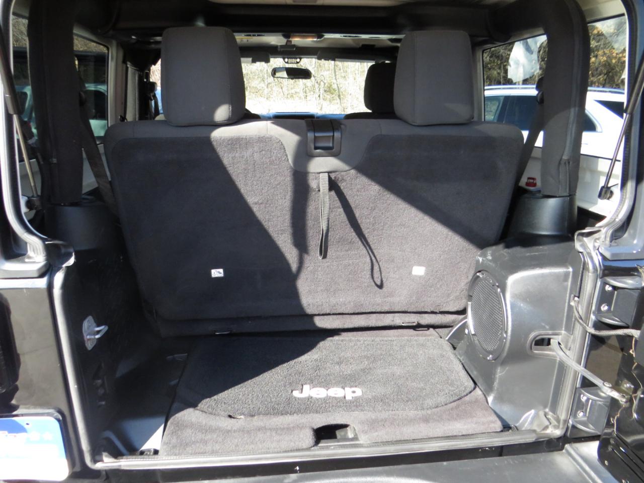 Jeep Wrangler 4WD 2dr Sahara 2012