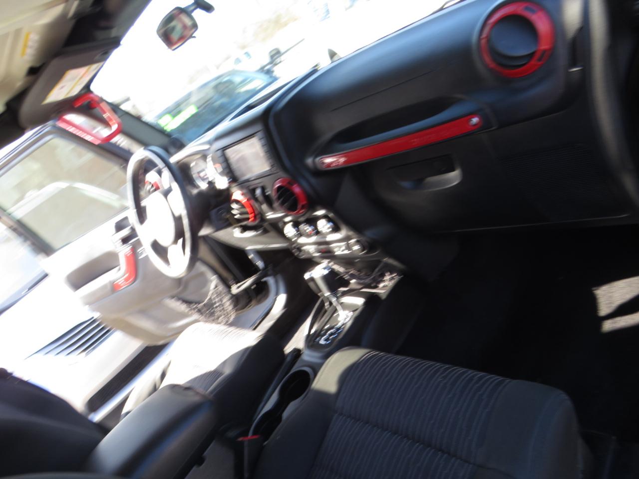 Jeep Wrangler 4WD 2dr Sahara 2012