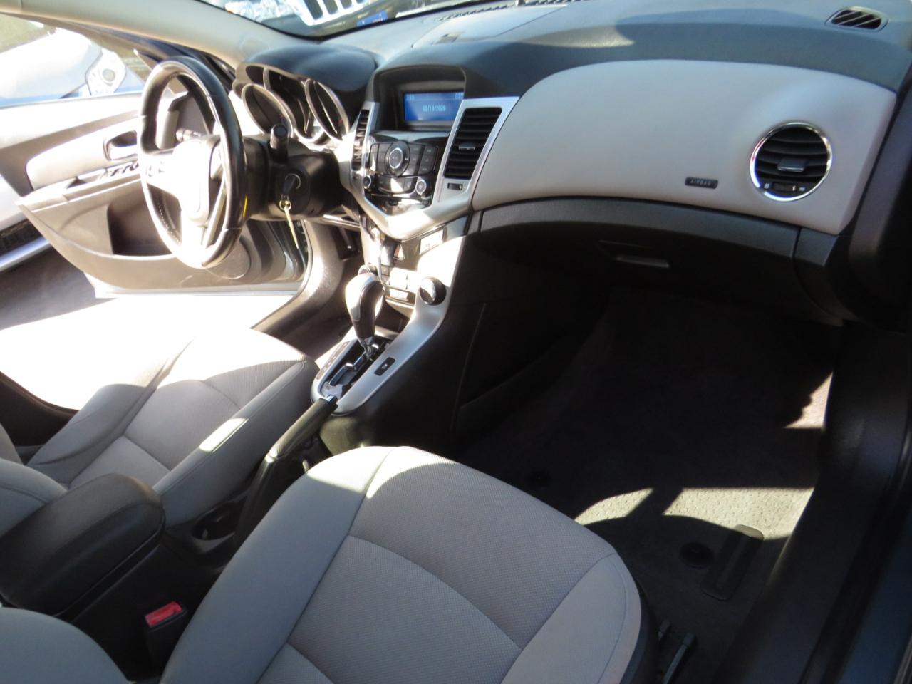 Chevrolet Cruze 4dr Sdn LT w/1LT 2012