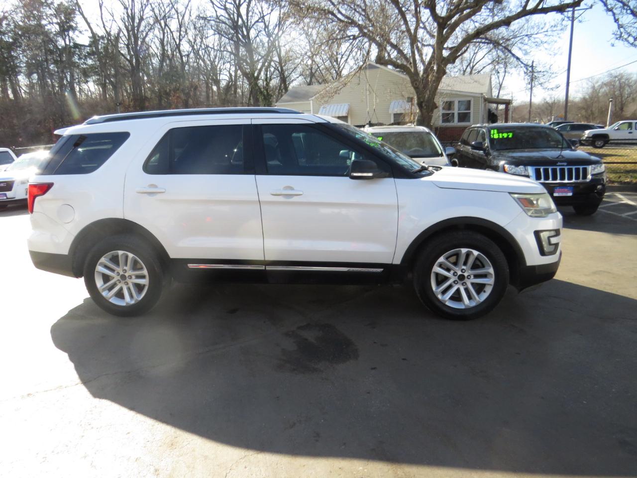 Ford Explorer FWD 4dr XLT 2016