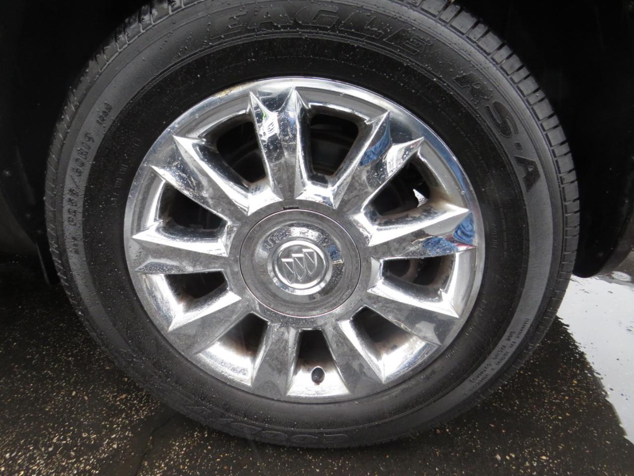 Buick Enclave FWD 4dr Leather 2012