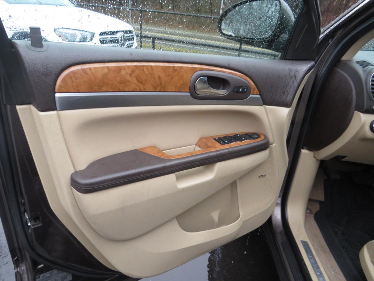 Buick Enclave FWD 4dr Leather 2012