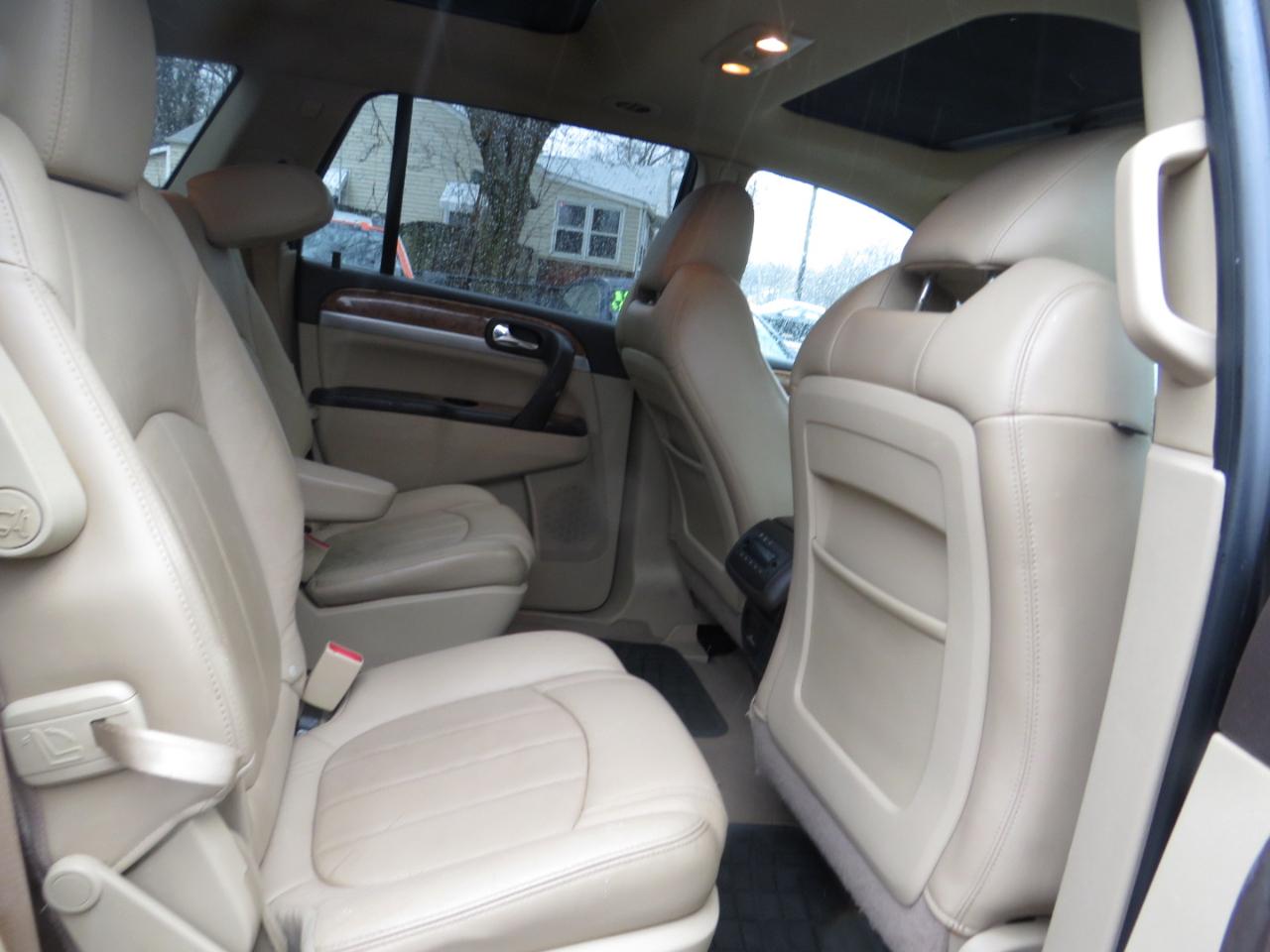 Buick Enclave FWD 4dr Leather 2012
