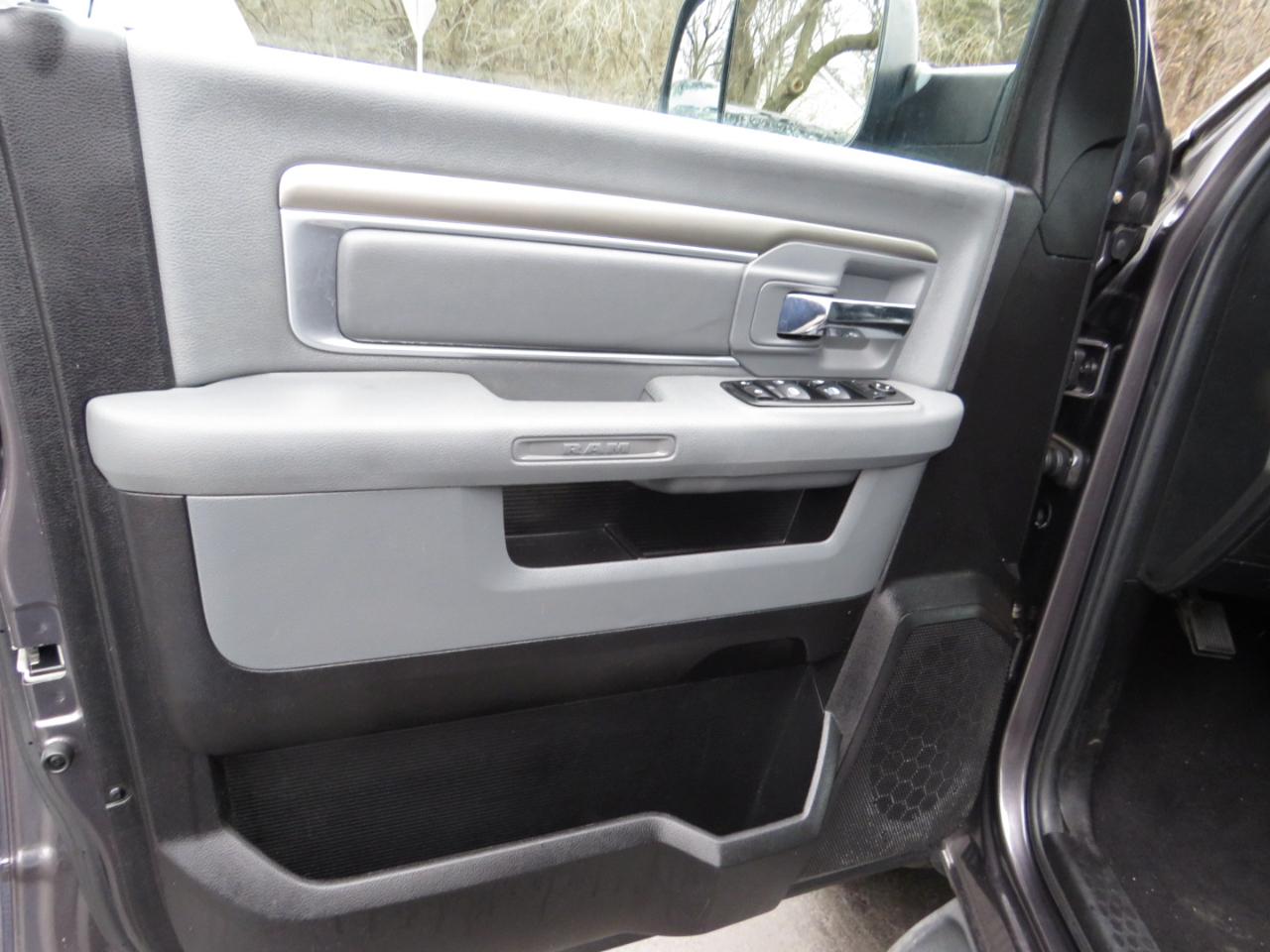 RAM 1500 2WD Quad Cab 140.5" Big Horn 2015