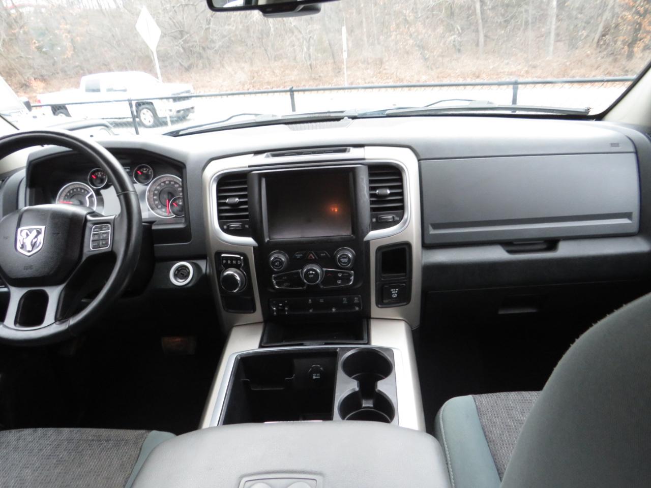 RAM 1500 2WD Quad Cab 140.5" Big Horn 2015