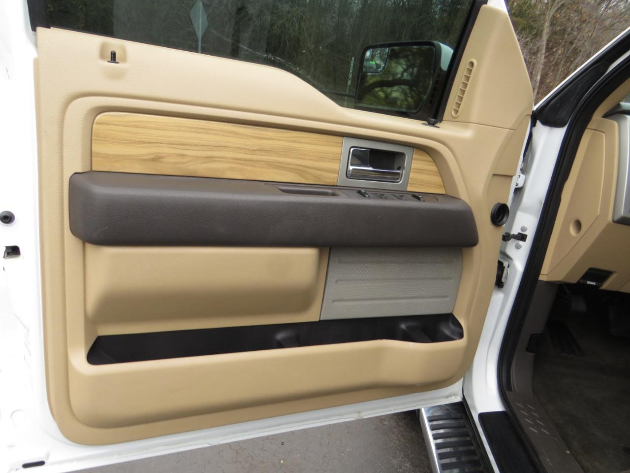 Ford F-150 4WD SuperCrew 145" Platinum 2011