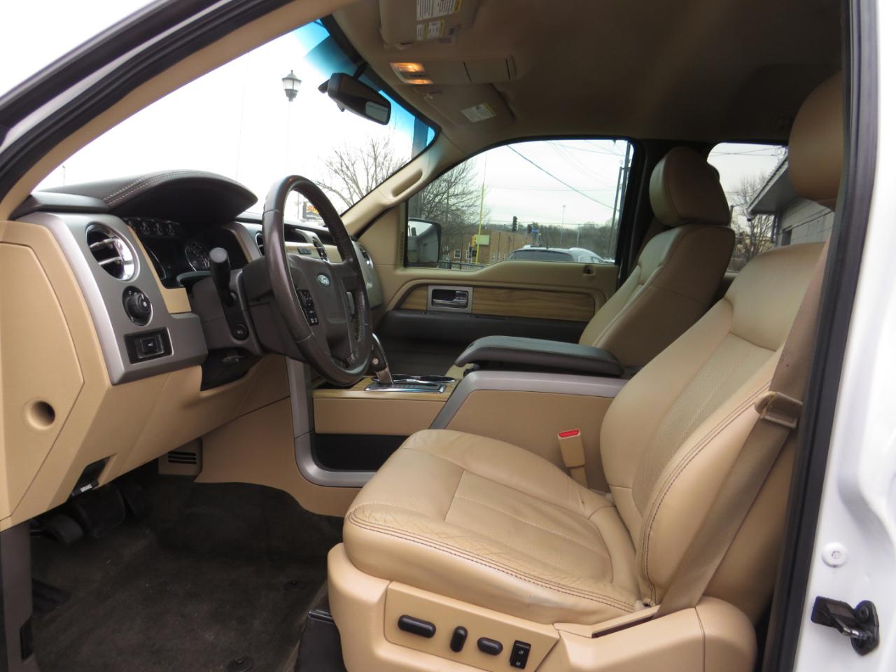 Ford F-150 4WD SuperCrew 145" Platinum 2011