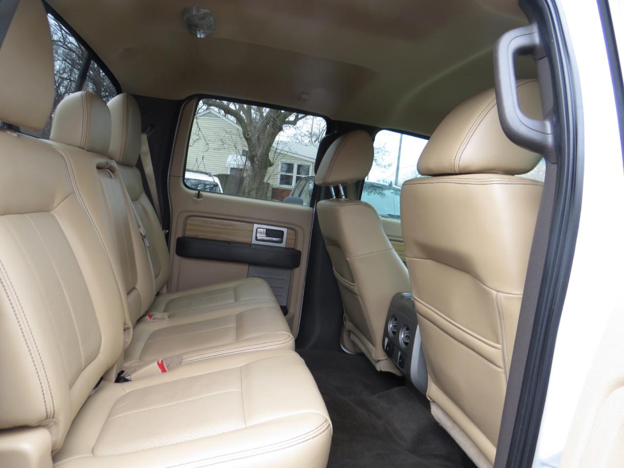 Ford F-150 4WD SuperCrew 145" Platinum 2011