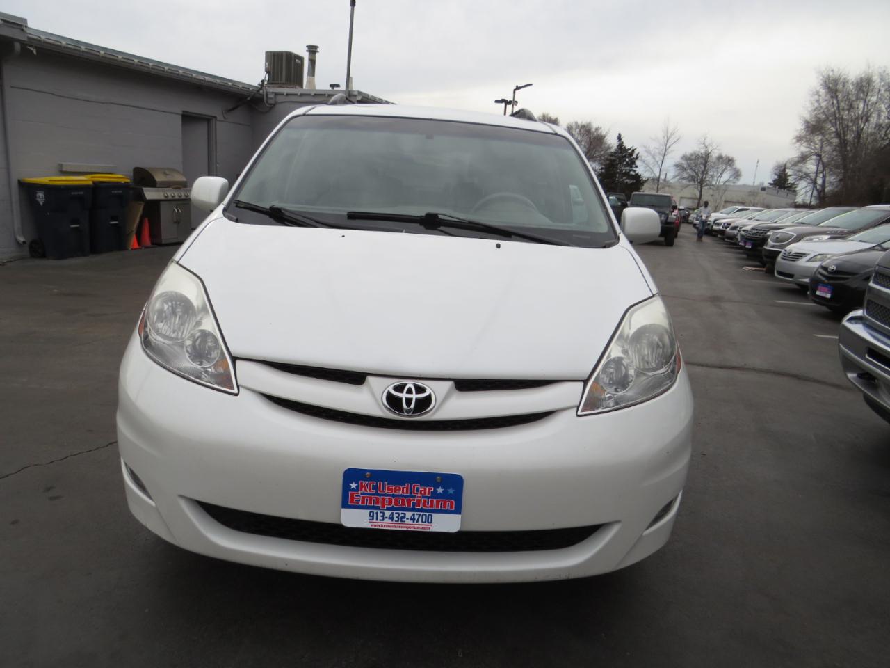 Toyota Sienna 5dr 7-Pass Van XLE Ltd AWD (Natl) 2007