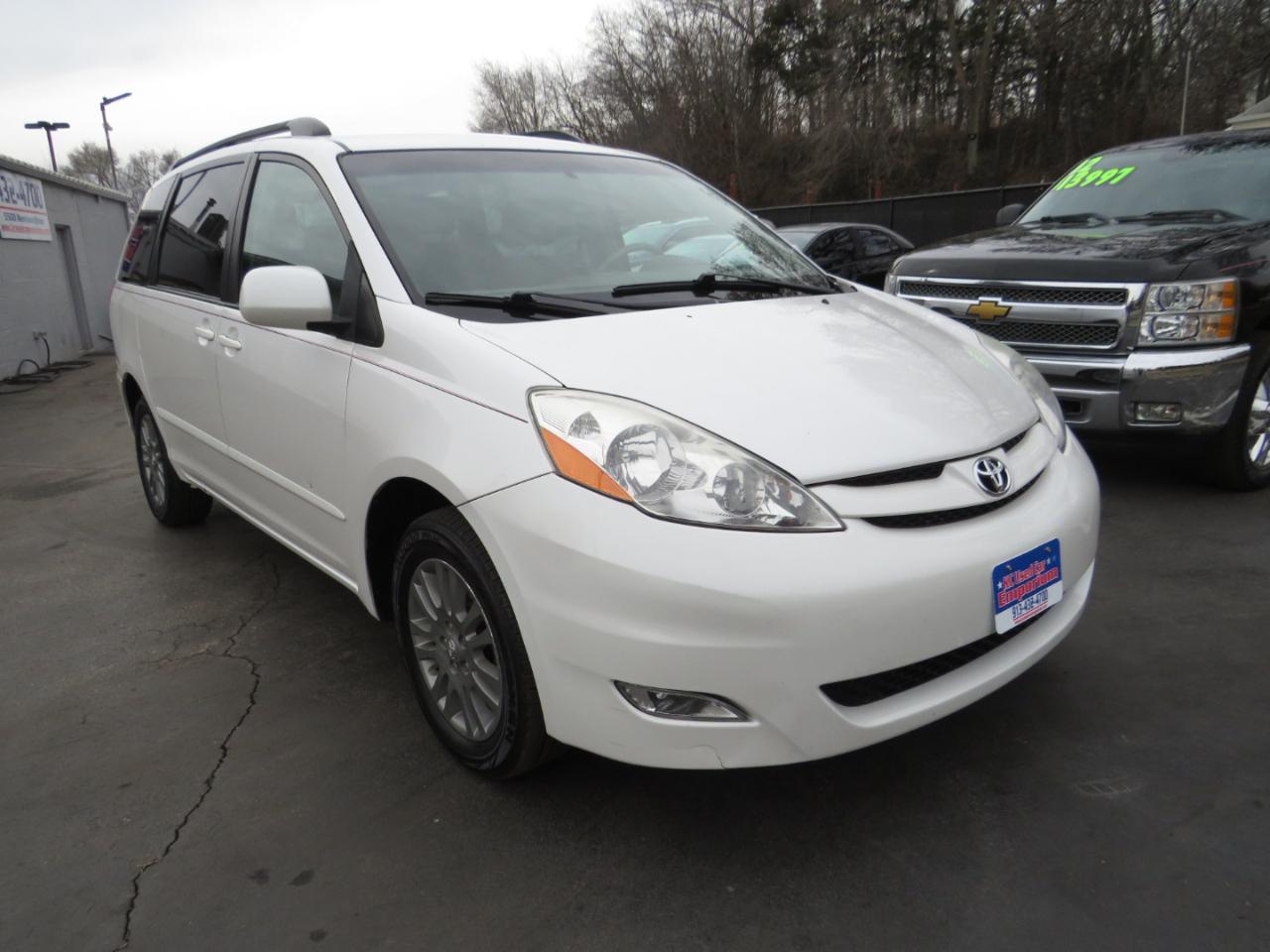 Toyota Sienna 5dr 7-Pass Van XLE Ltd AWD (Natl) 2007