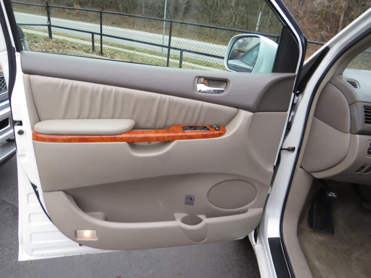 Toyota Sienna 5dr 7-Pass Van XLE Ltd AWD (Natl) 2007