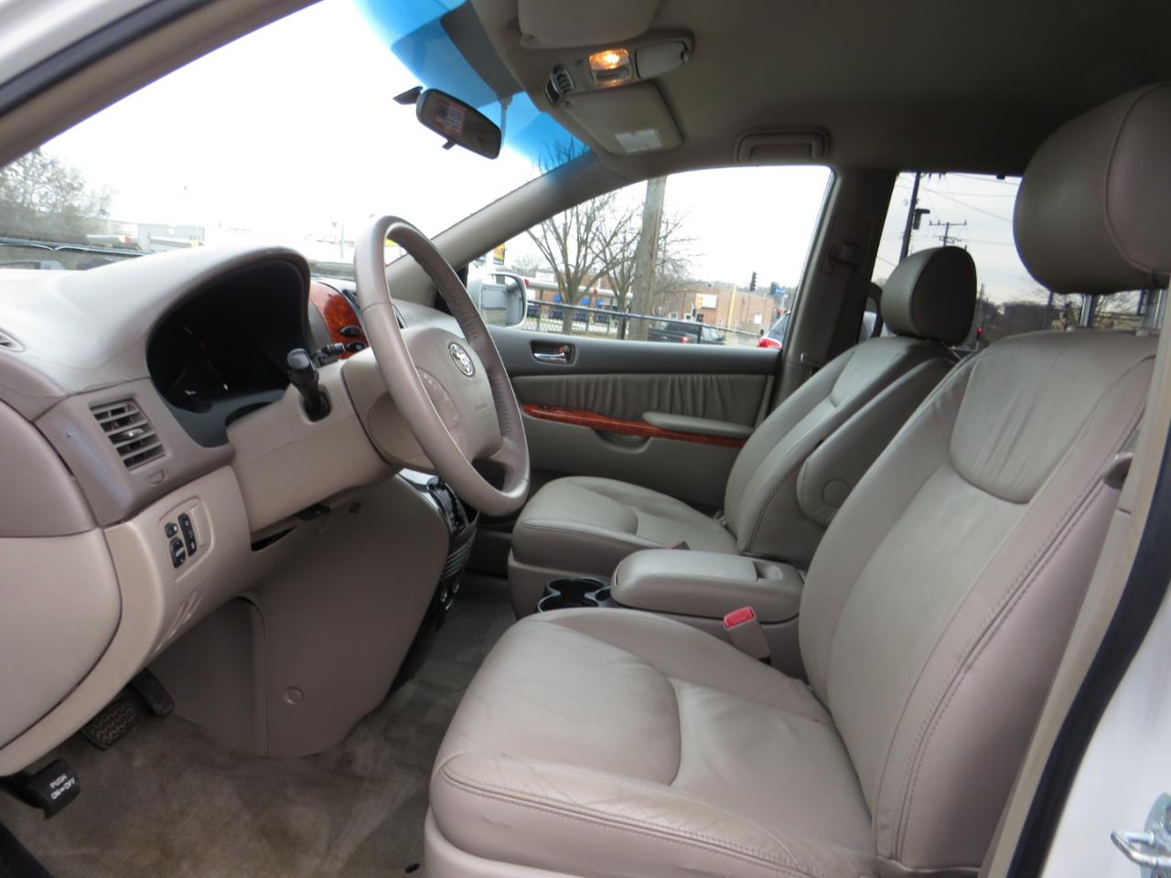 Toyota Sienna 5dr 7-Pass Van XLE Ltd AWD (Natl) 2007