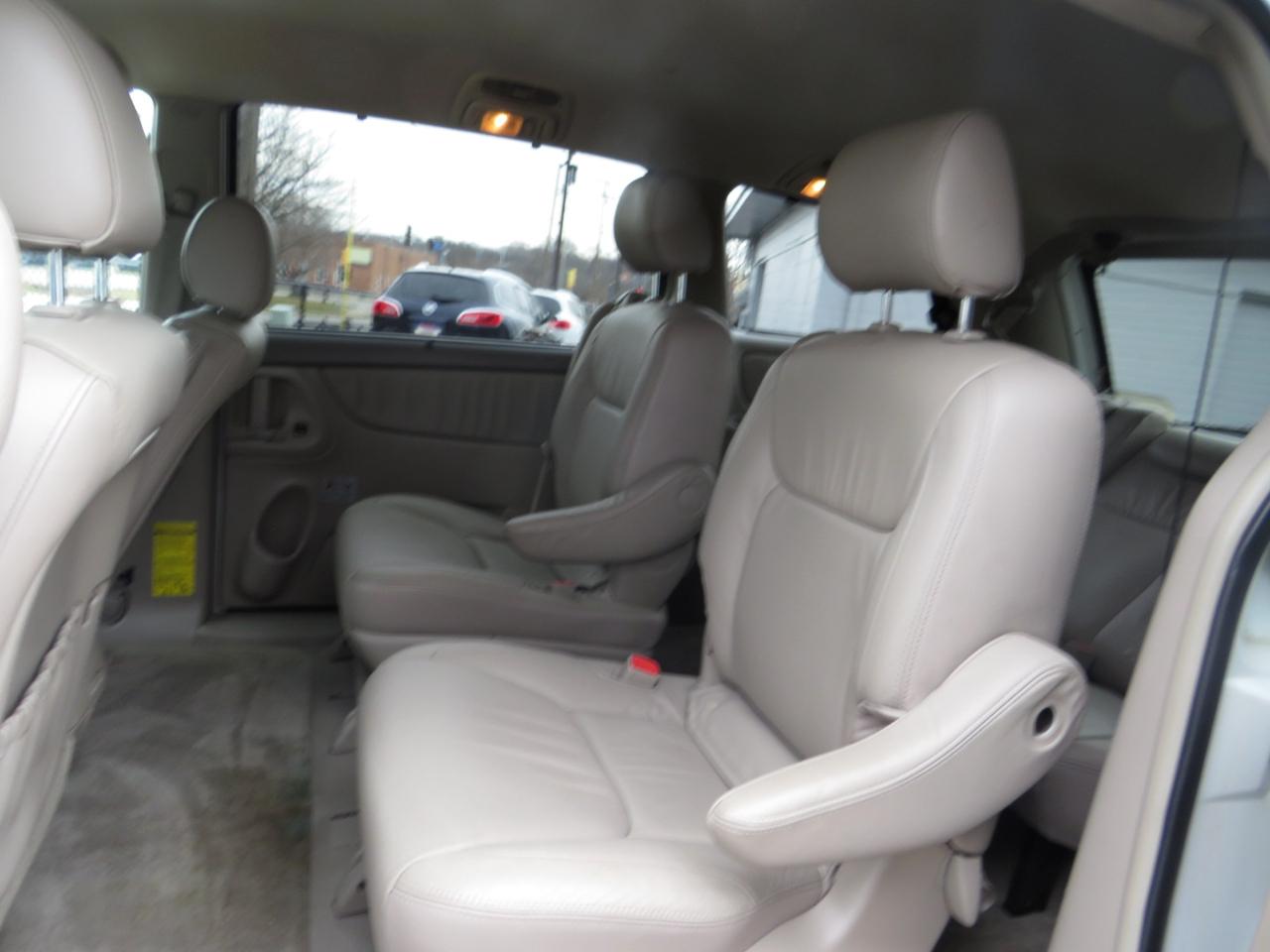 Toyota Sienna 5dr 7-Pass Van XLE Ltd AWD (Natl) 2007