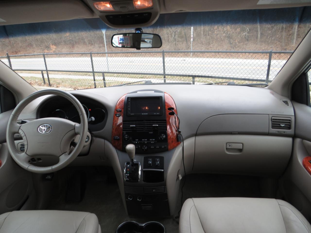 Toyota Sienna 5dr 7-Pass Van XLE Ltd AWD (Natl) 2007