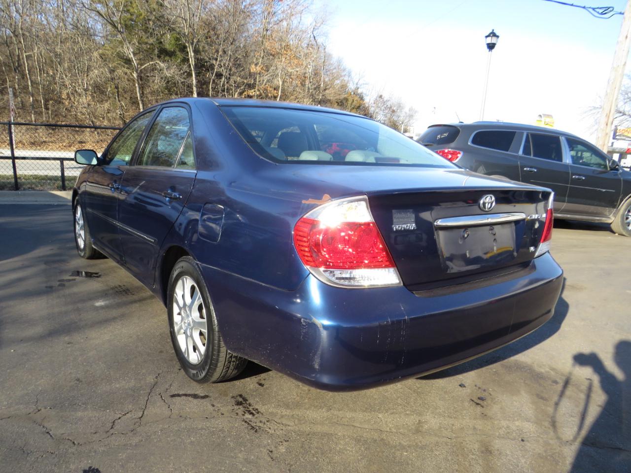 Toyota Camry 4dr Sdn XLE V6 Auto (Natl) 2005