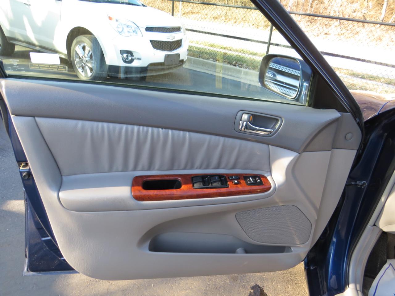 Toyota Camry 4dr Sdn XLE V6 Auto (Natl) 2005