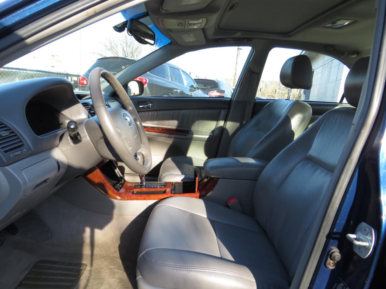 Toyota Camry 4dr Sdn XLE V6 Auto (Natl) 2005