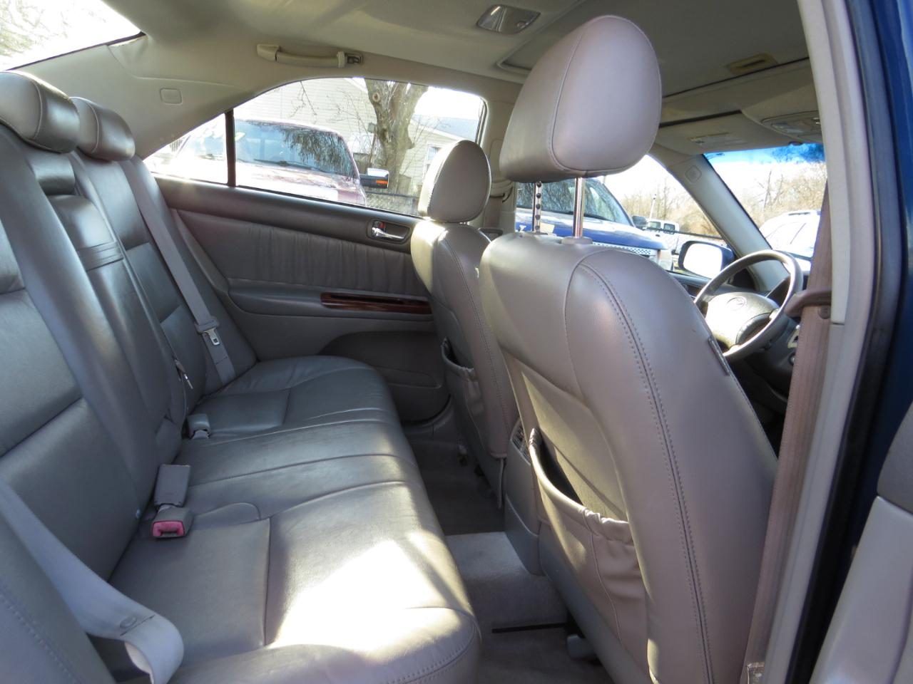 Toyota Camry 4dr Sdn XLE V6 Auto (Natl) 2005