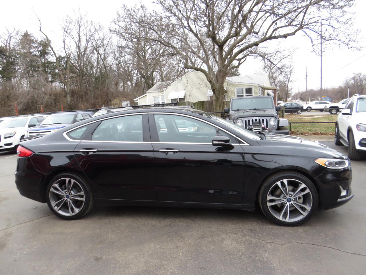 Ford Fusion Titanium FWD 2019
