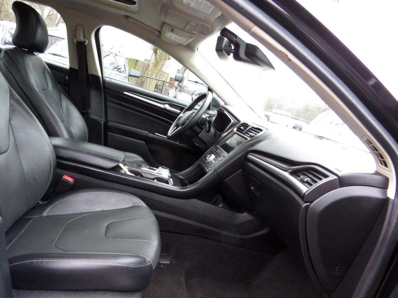 Ford Fusion Titanium FWD 2019