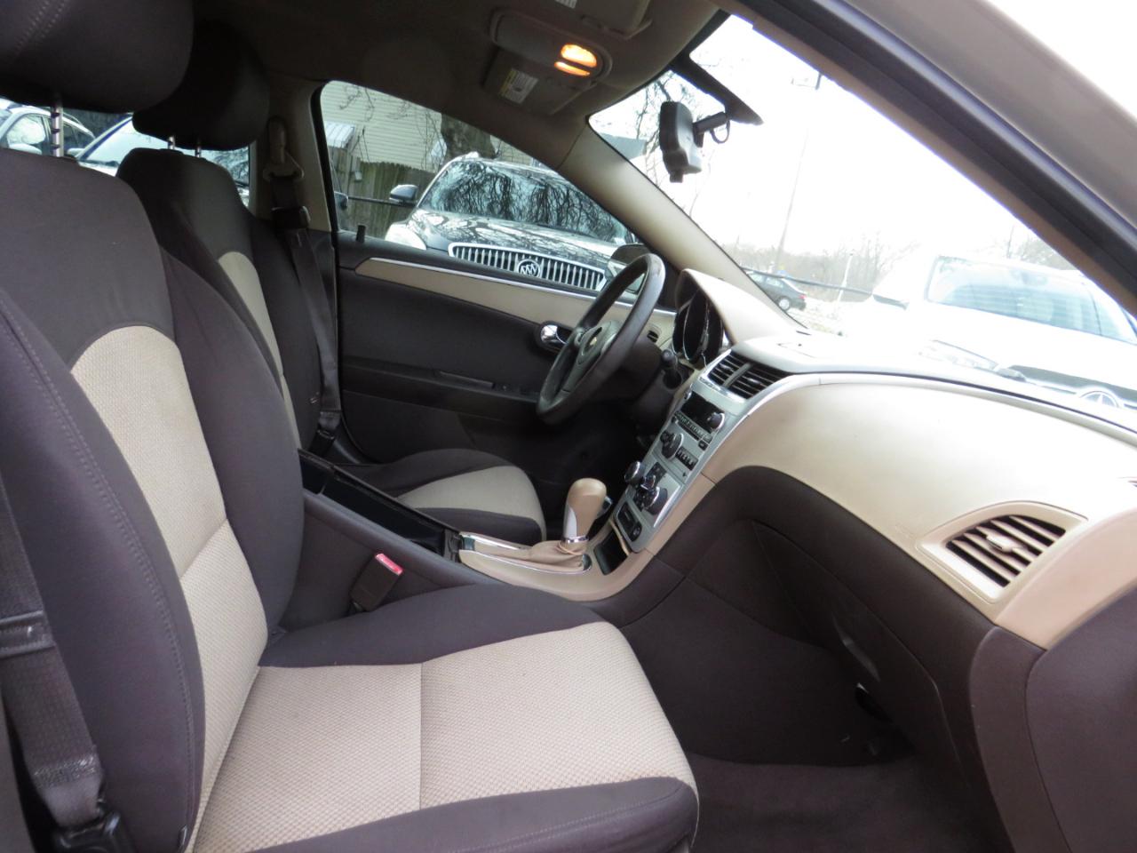 Chevrolet Malibu 4dr Sdn LS w/1LS 2011