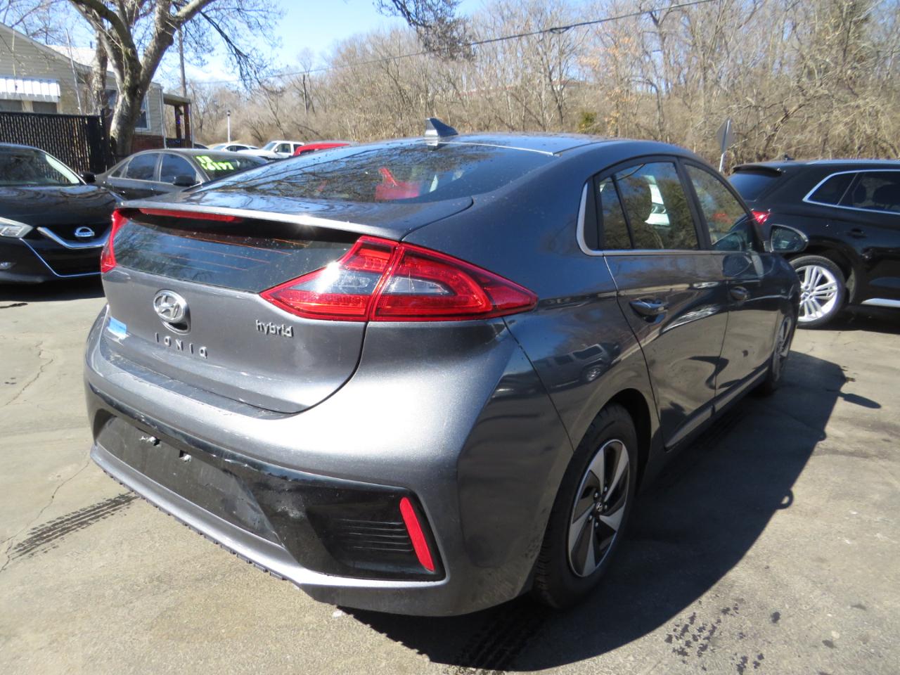 Hyundai Ioniq Hybrid SEL Hatchback 2019