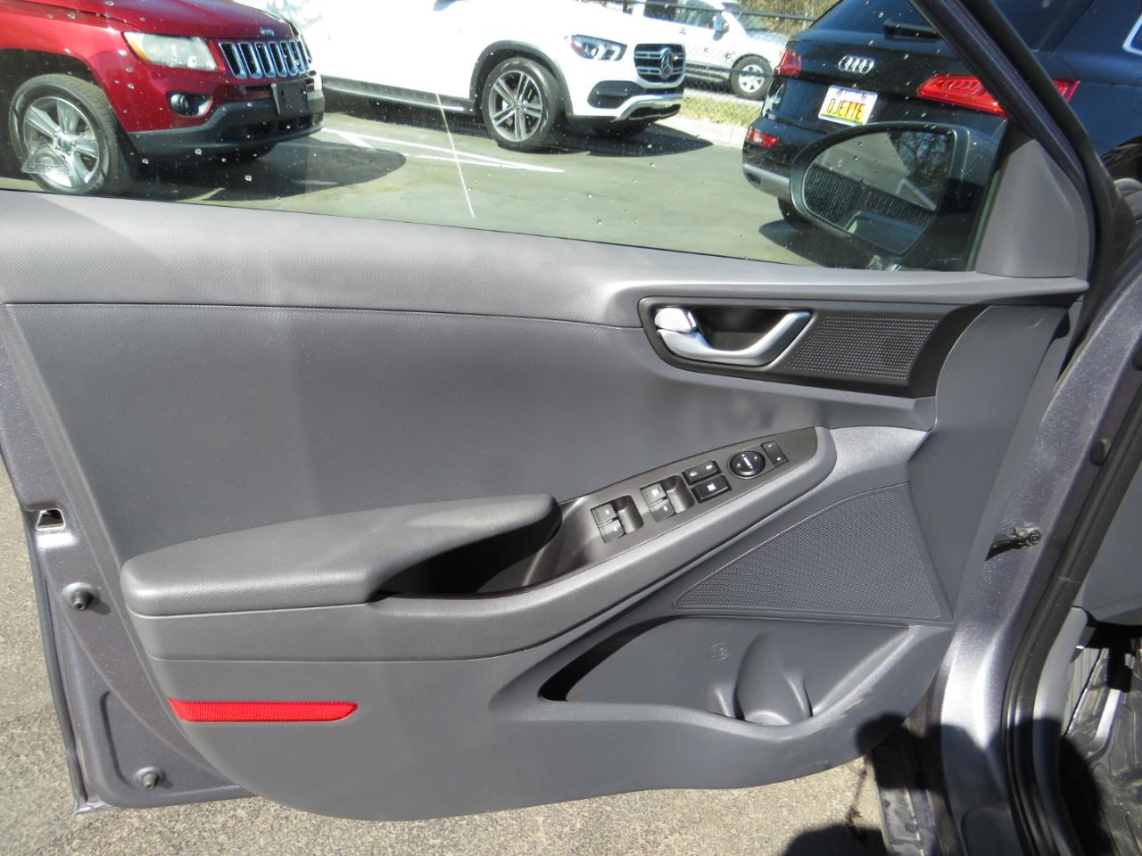 Hyundai Ioniq Hybrid SEL Hatchback 2019